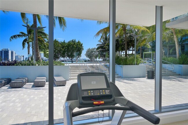 Building Photo - 2960 NE 207th St