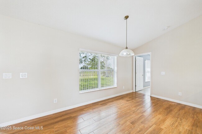 Building Photo - 1936 Gloria Cir