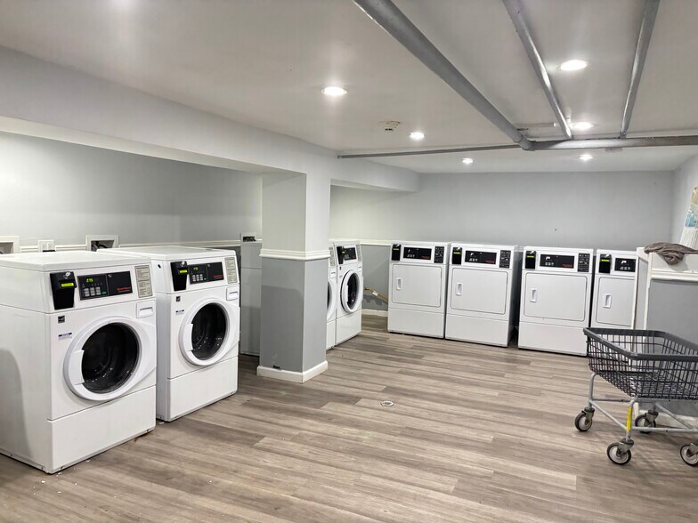 Building Photo - 5902 Madison St