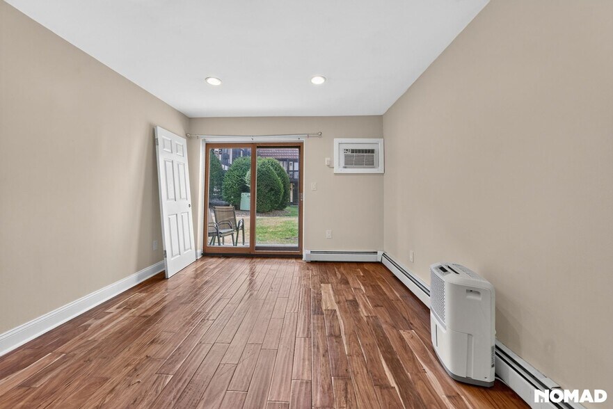 Building Photo - 5 Loudon Dr