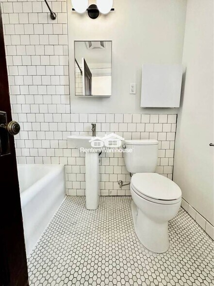 Building Photo - 2305 Grand Ave