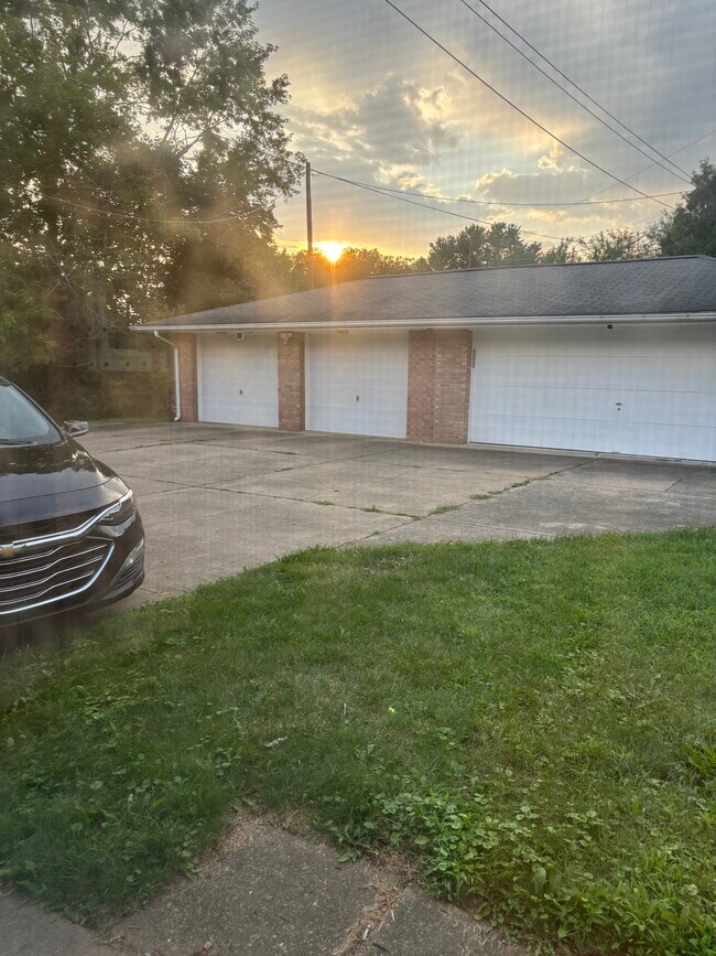 Building Photo - 3511 Becky Cir NW