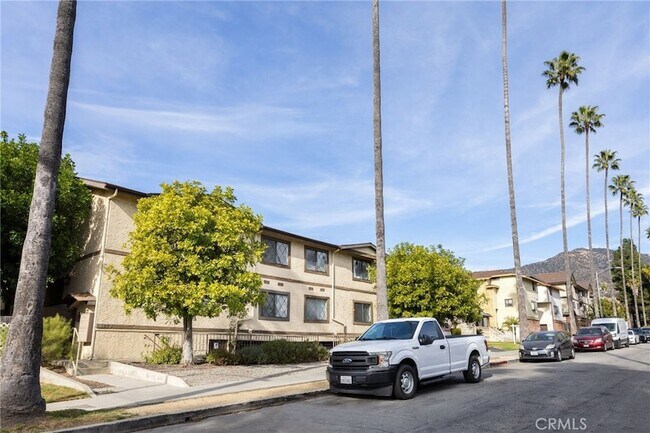 Building Photo - 1117 Linden Ave