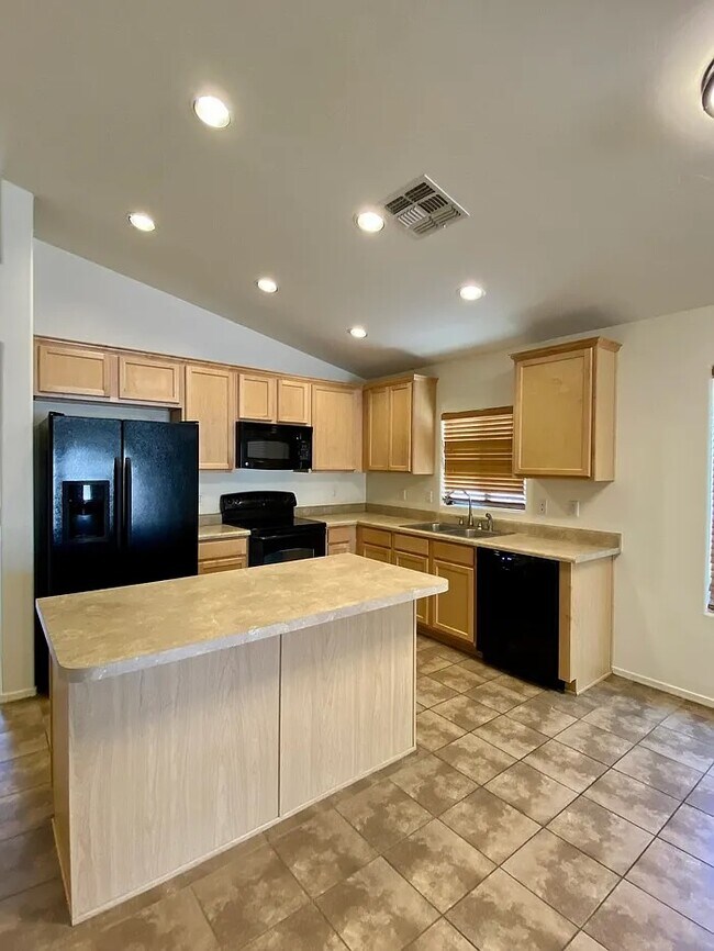 Building Photo - 8771 N Finfrock Dr