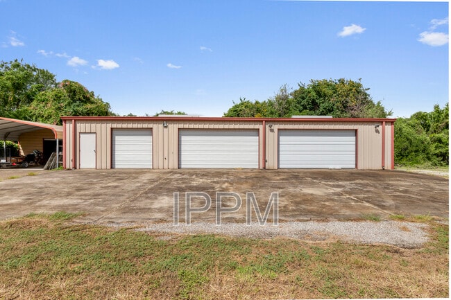 Building Photo - 16413 Wilson Rd