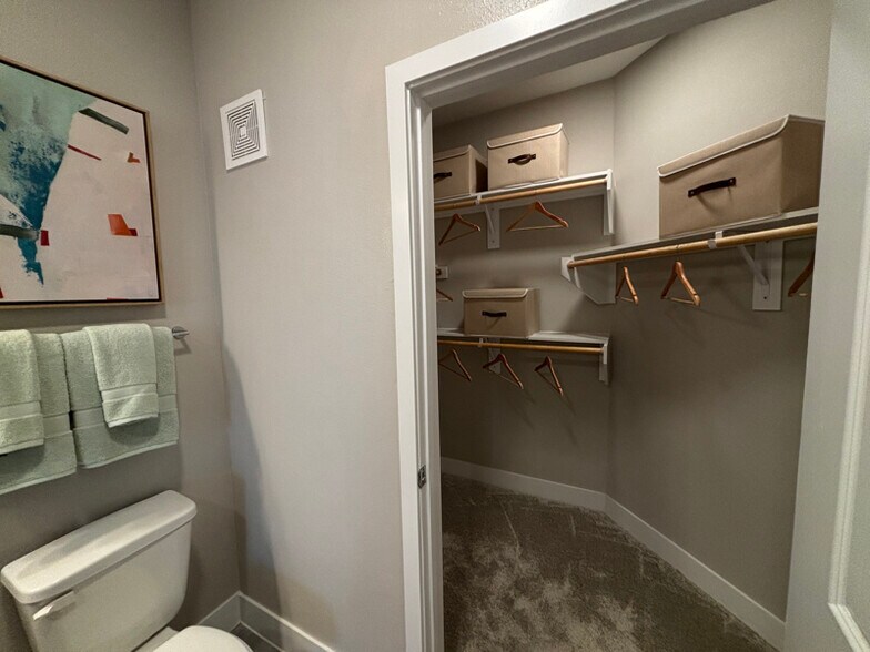 Building Photo - 502 Commercial Lp