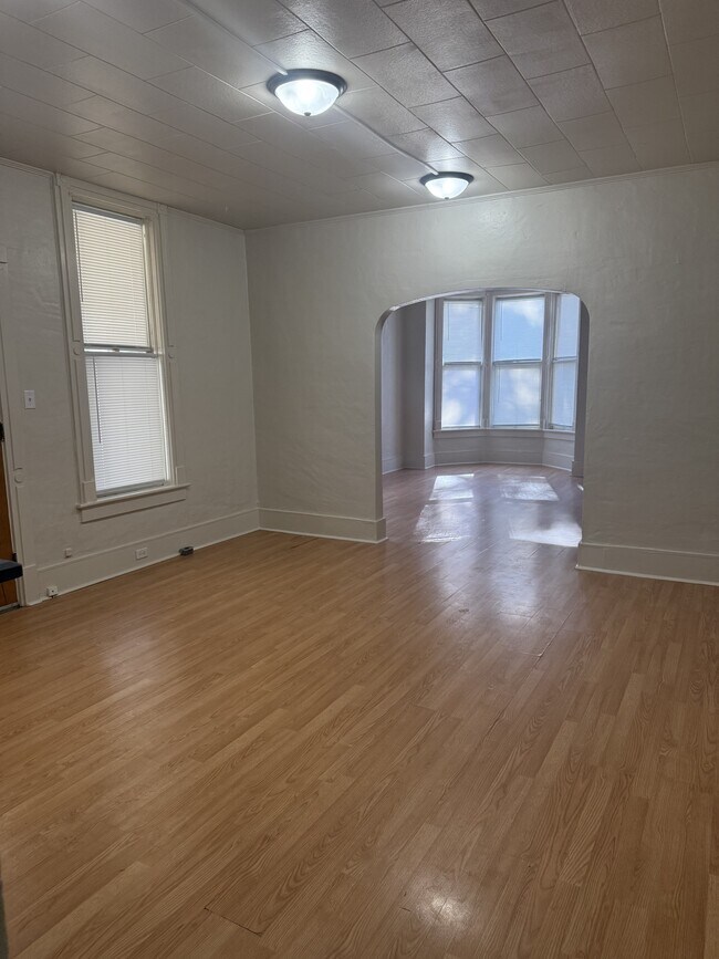 Building Photo - 804 N 6th St