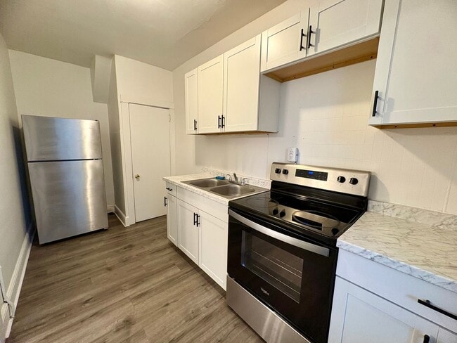 Building Photo - 3 Bedroom 1 Bathroom in Lancaster City!