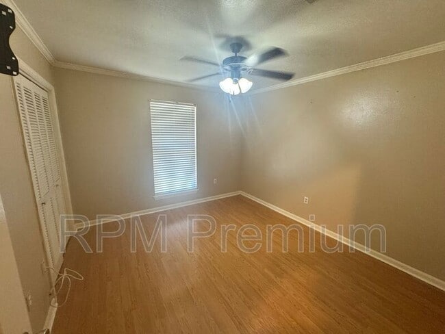 Building Photo - 2175 Deerwood Dr