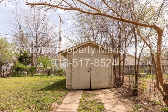 Building Photo - 1607 N Lewis Pl