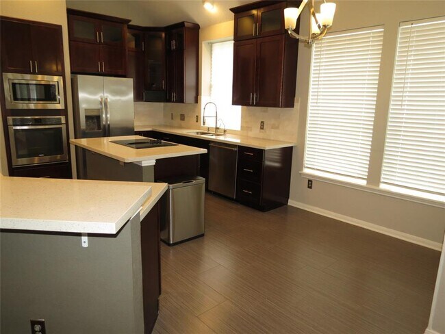 Building Photo - 4008 Sable Oaks Dr
