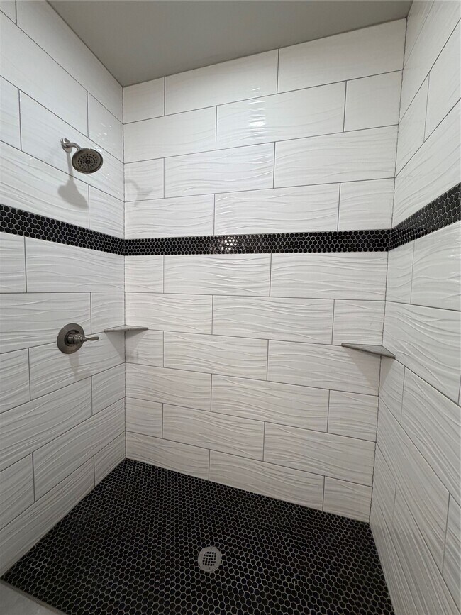 Building Photo - 2727 Houston Ave