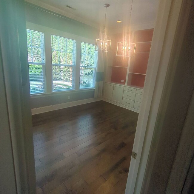 Building Photo - Beautiful 5 bed 4.5 bath in Holly Springs!
