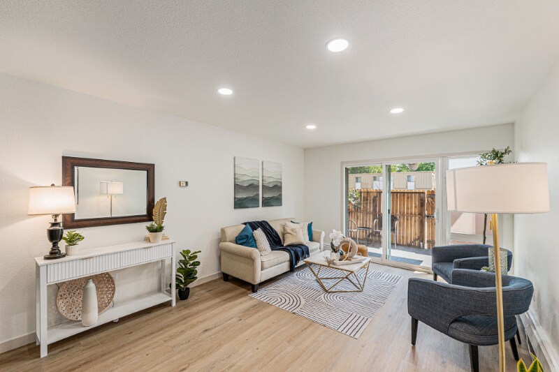 Building Photo - 620 Mathews St