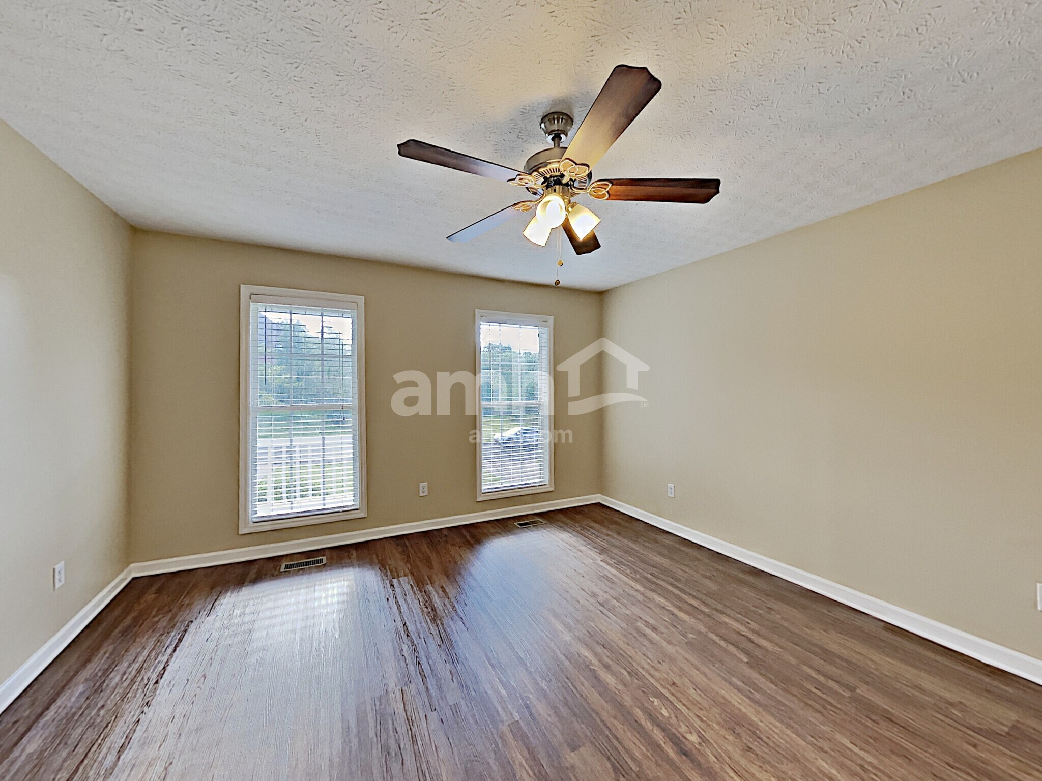 Building Photo - 403 Woodlands Dr