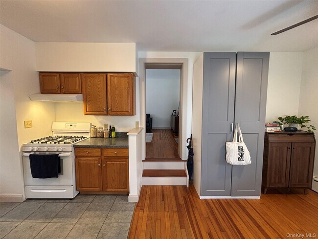 Building Photo - 11 W Bridge St