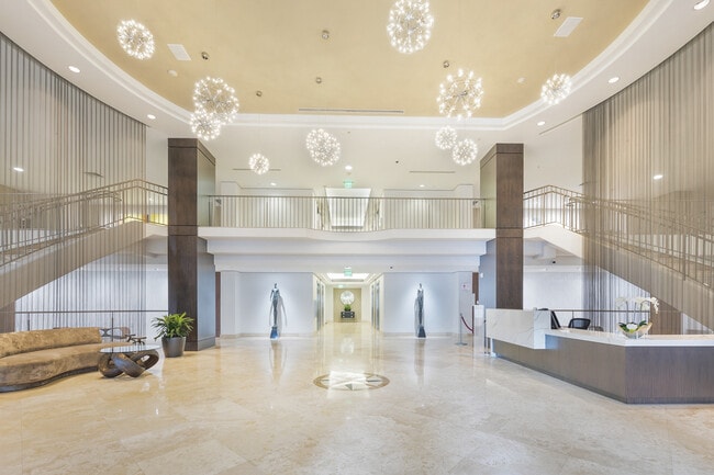 Building Photo - 511 SE 5 Ave