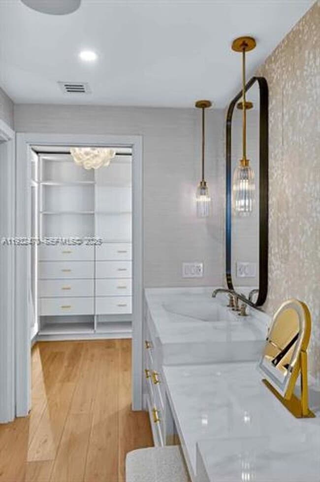 Building Photo - 700 NE 24th St