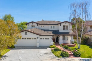 Building Photo - 674 Via de Tierra