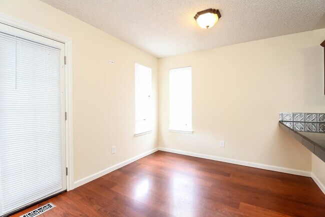 Building Photo - 5325 W 115th Pl