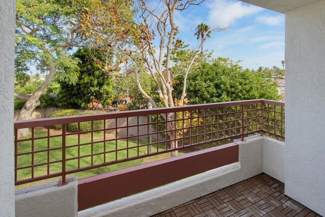 Building Photo - 500 Lands End Way