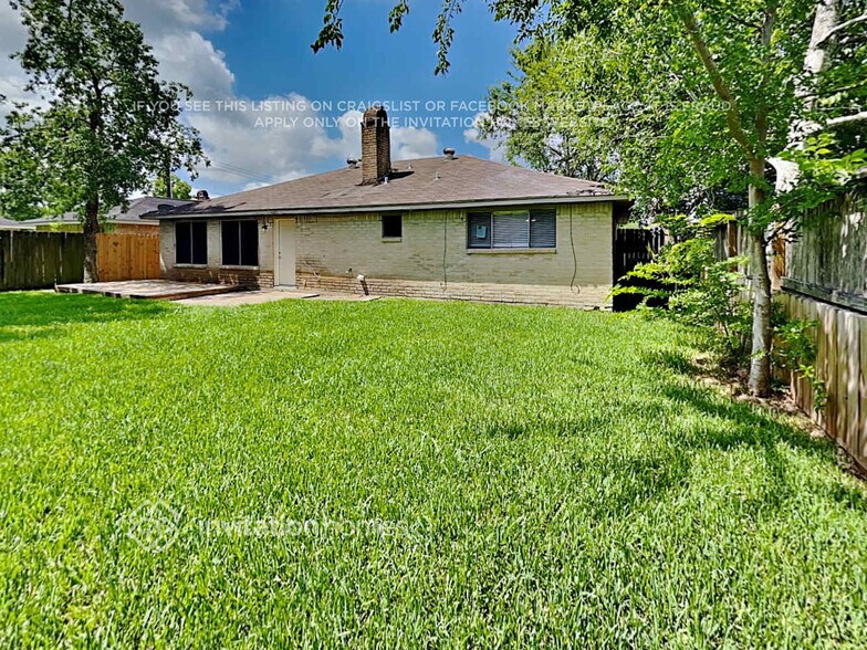 Building Photo - 16511 Forest Bend Ave