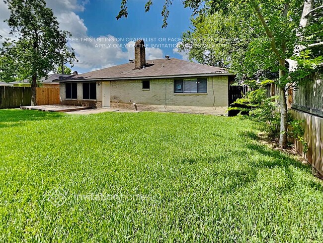 Building Photo - 16511 Forest Bend Ave