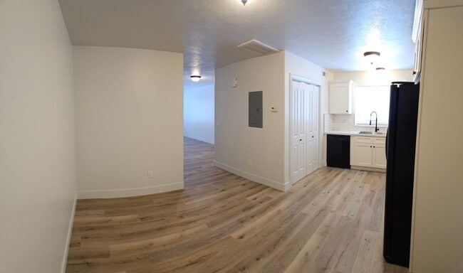 Building Photo - 576 Sunflower Rd