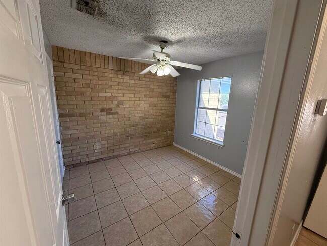 Building Photo - 311 Soria Dr