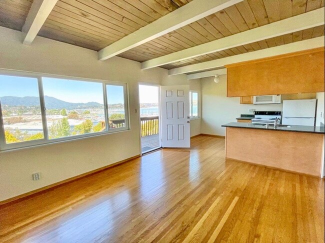 Building Photo - New: 2Bd Water View Flat in Sausalito