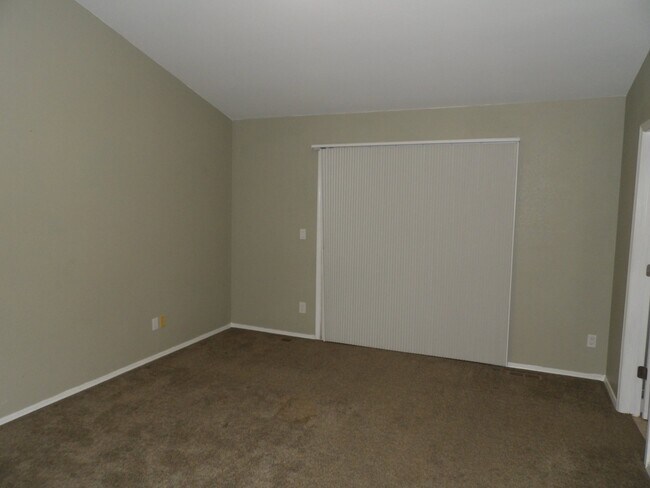Building Photo - 1855 Smoke Ridge Dr
