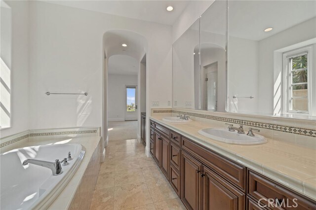 Building Photo - 30 Surfspray Bluff