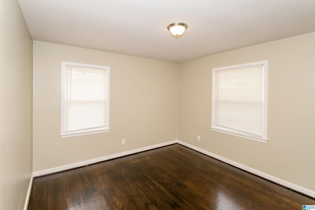 Building Photo - 557 Zinnia Ln