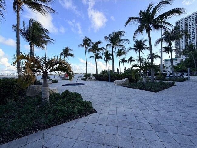 Building Photo - 2101 Brickell Ave