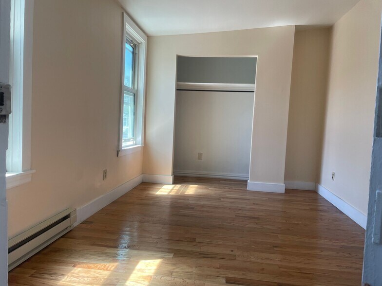 Building Photo - 318 N Lumber St