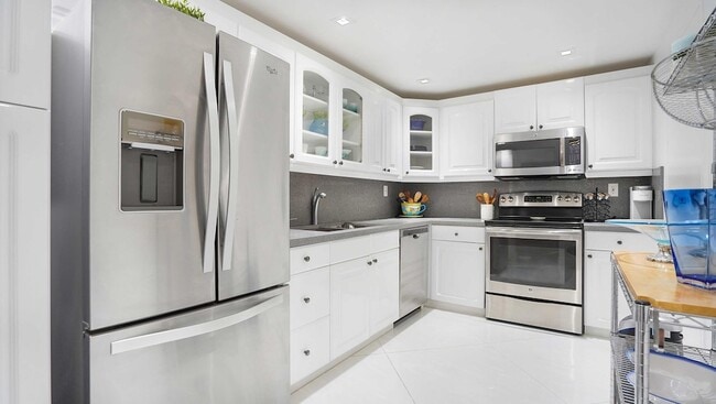 Building Photo - 4250 Galt Ocean Dr