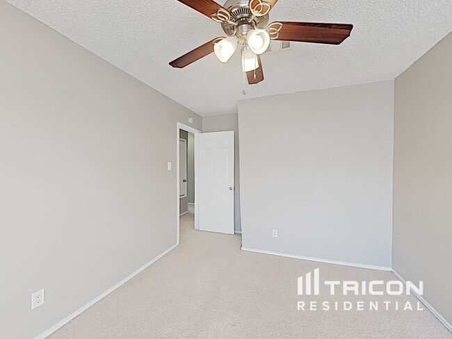 Building Photo - 6701 Silver Sage Dr