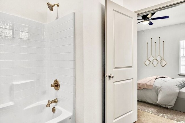 Building Photo - First Month Free! Pet Promo! Luxury 3 Bedr...
