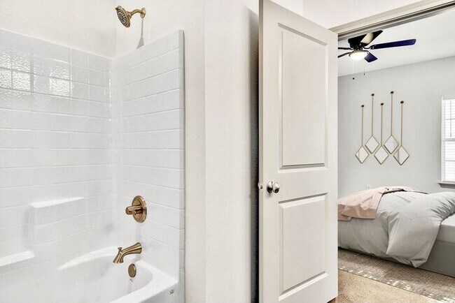 Building Photo - Luxury 3 Bedroom 2 Bath Townhome in Bullard, TX! Tour Today!