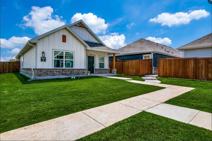 Building Photo - 5401 Barlean Rnch