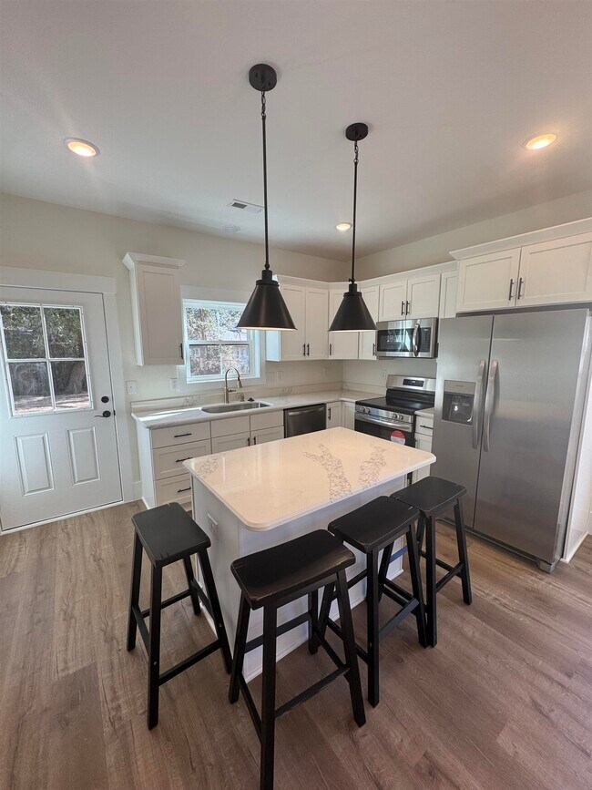 Building Photo - 614 Collins St