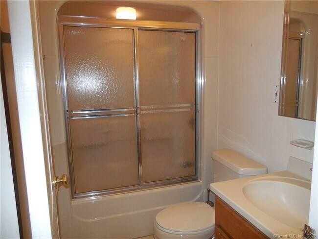 Building Photo - 70 Thorpe St