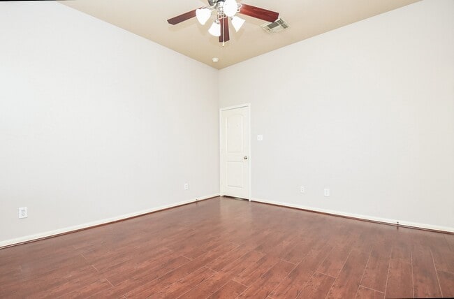 Building Photo - 6014 Starbrook Creek Dr