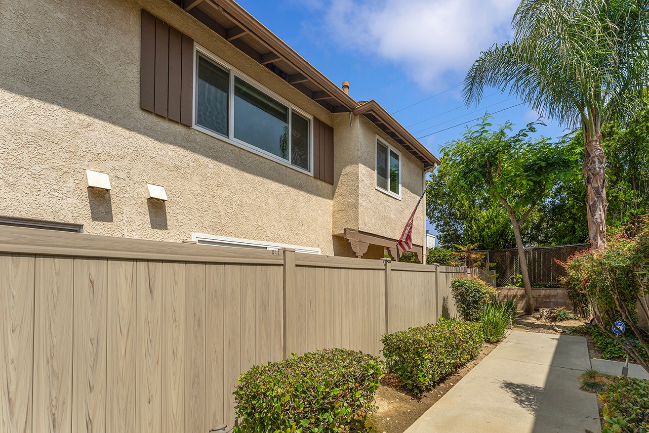Building Photo - 10341 Canoga Ave