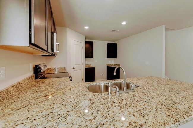 Building Photo - Beautiful Rental Home in Fountain Inn Feat...