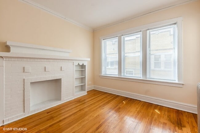 Building Photo - 4422 N St Louis Ave