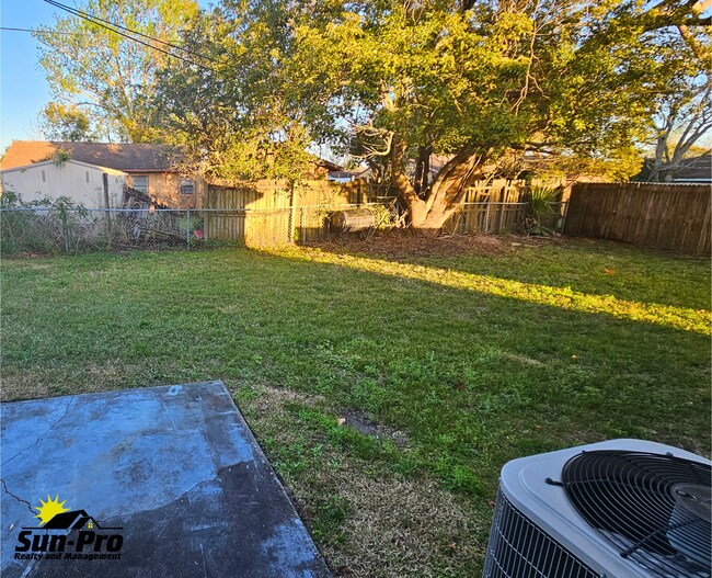 Building Photo - 5813 Spruce Creek Rd