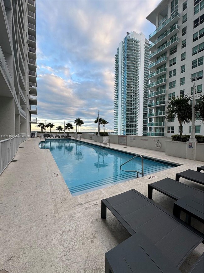 Building Photo - 1200 Brickell Bay Dr