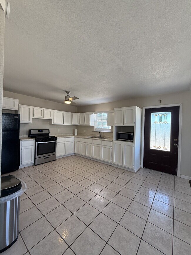 Building Photo - Price Reduced! Cozy ranch style two-bedroom one bath home in the heart of Tornillo Texas.  Lease ...
