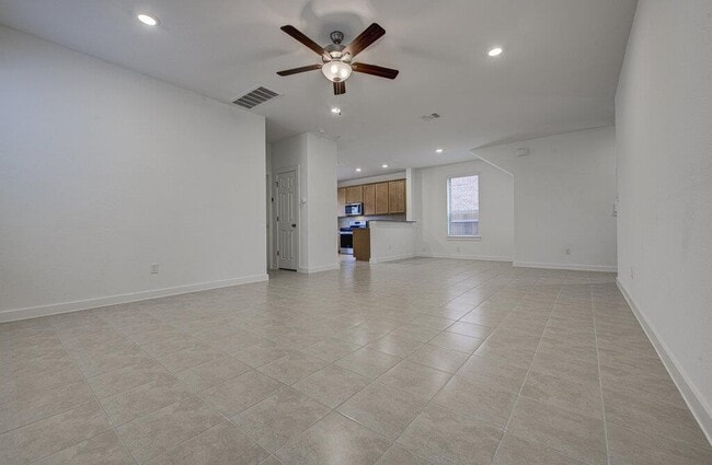 Building Photo - 424 Bristlecone Bend